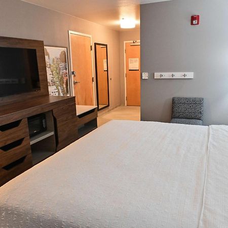 Hampton Inn Fremont Bagian luar foto