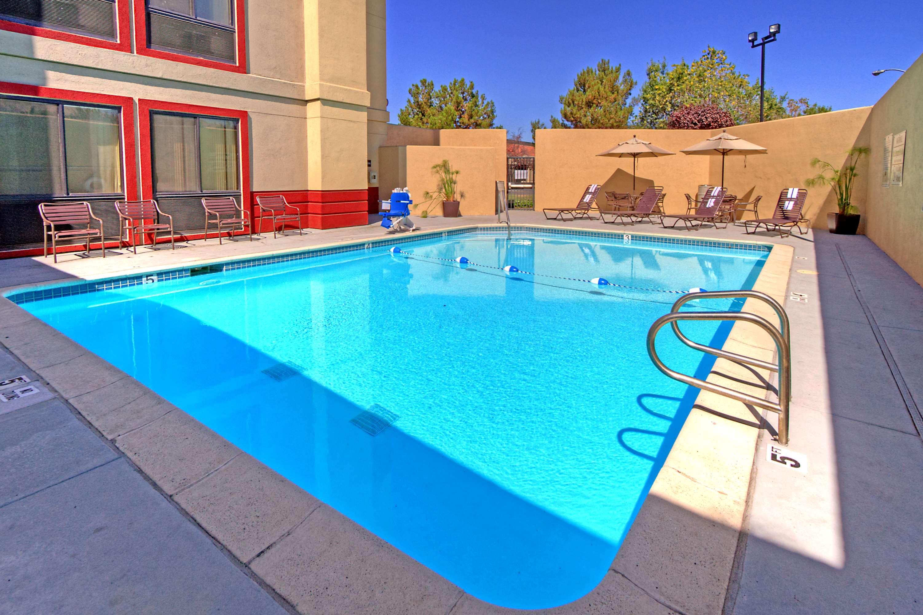 Hampton Inn Fremont Bagian luar foto