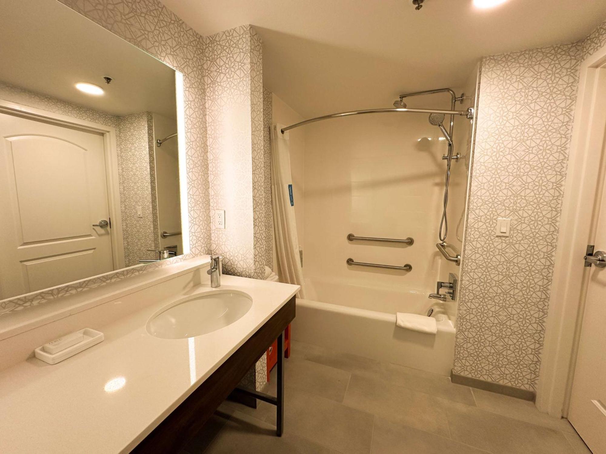 Hampton Inn Fremont Bagian luar foto
